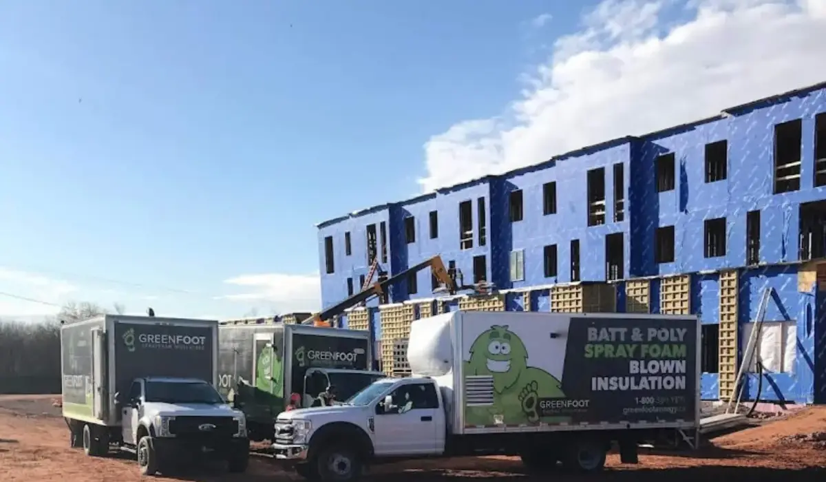 Commercial building HVAC rooftop unit installation